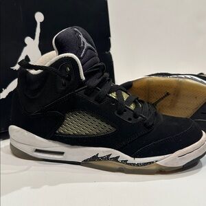 Jordan Air 5 Retro Black and Cool Gray size 4Y